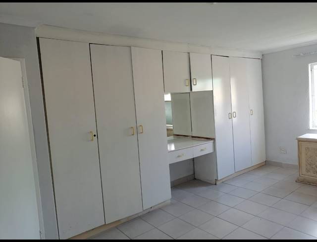 3 bed property to rent in WINCHESTER HILLS